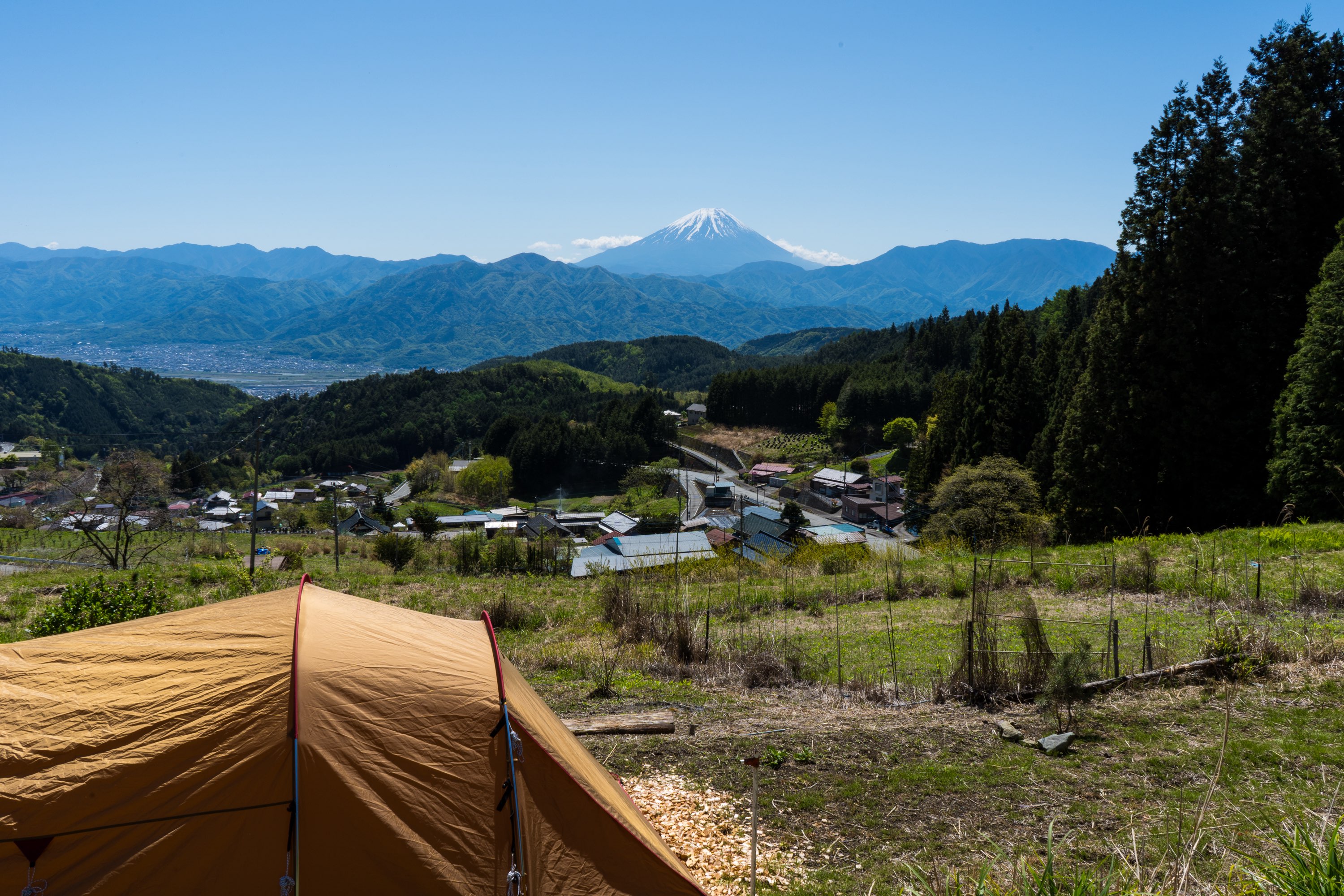 テントと富士山の眺め